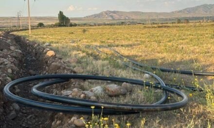 Таш-Дөбө айылында таза суу көйгөйүн чечүү үчүн 3,2 км жаңы суу түтүгү тартылды