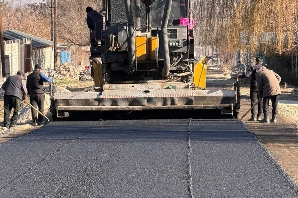 Школьный көчөсүн асфальттоо иштери жүргүзүлүүдө