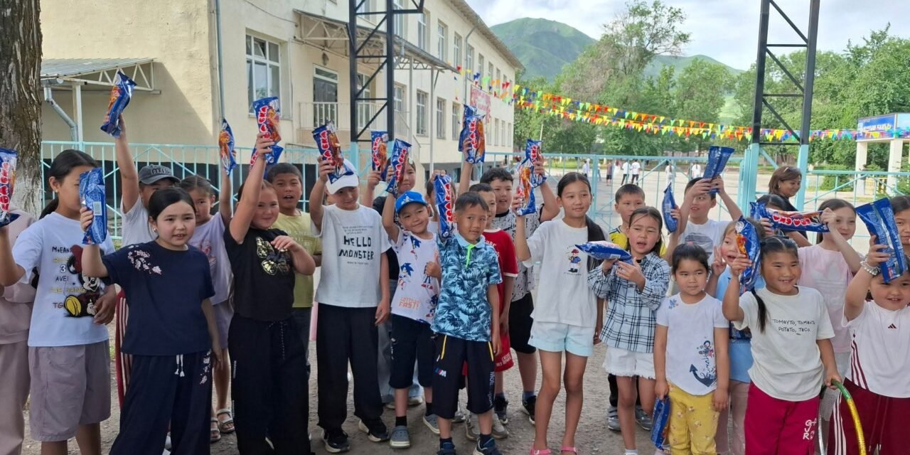 Бүгүн 1-июнь балдарды коргоо күнүндө кичинекей бөбөктөргө балмуздак таратылды