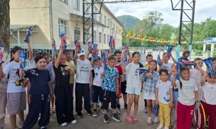 Бүгүн 1-июнь балдарды коргоо күнүндө кичинекей бөбөктөргө балмуздак таратылды