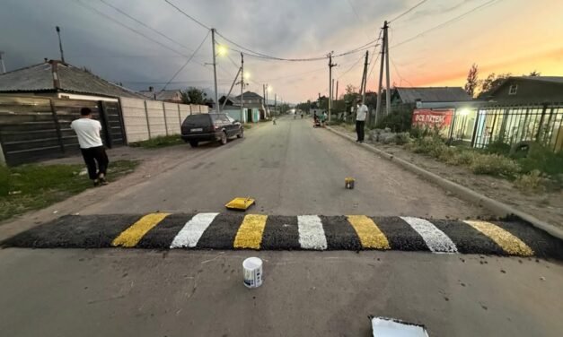 Арашан айыл аймагынын Таш-Дөбө айылынын ички көчөлөрүнө жол коопсуздугун сактоо максатында жасалма дөңчөлөр орнотулду