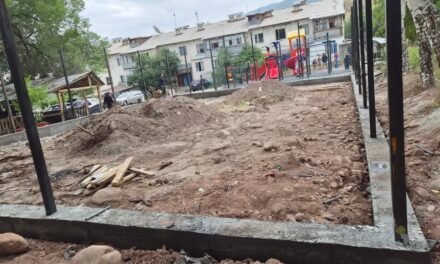 Айыл аймактын Малиновка айылында балдар үчүн чакан футбол аянтчасы демөөрчүлөр менен биргеликте курулууда.