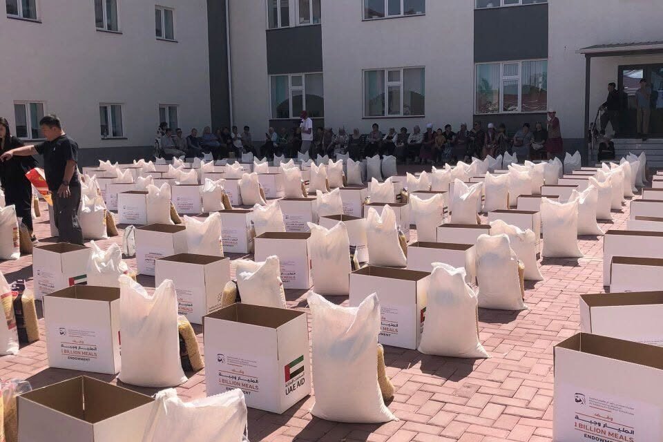 Арашан айыл аймагынын социалдык жактан муктаж үй бүлөлөргө Ихсан Хайрия кайрымдуулук фонду тарабынан азык түлүк таратылды.